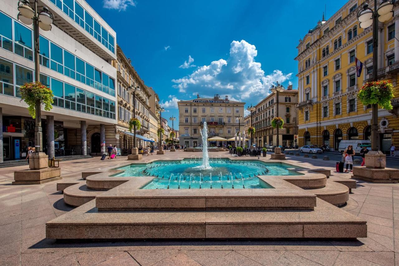 Deluxe Ploech Hotel Rijeka Exterior photo